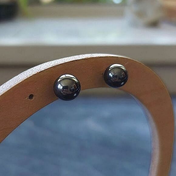 90s Deadstock Banana Bob faux black pearl studs - Picture 4 of 7